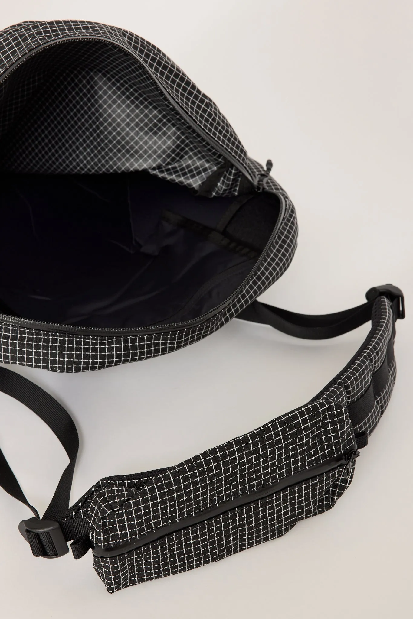 Commute Pack Grid Black